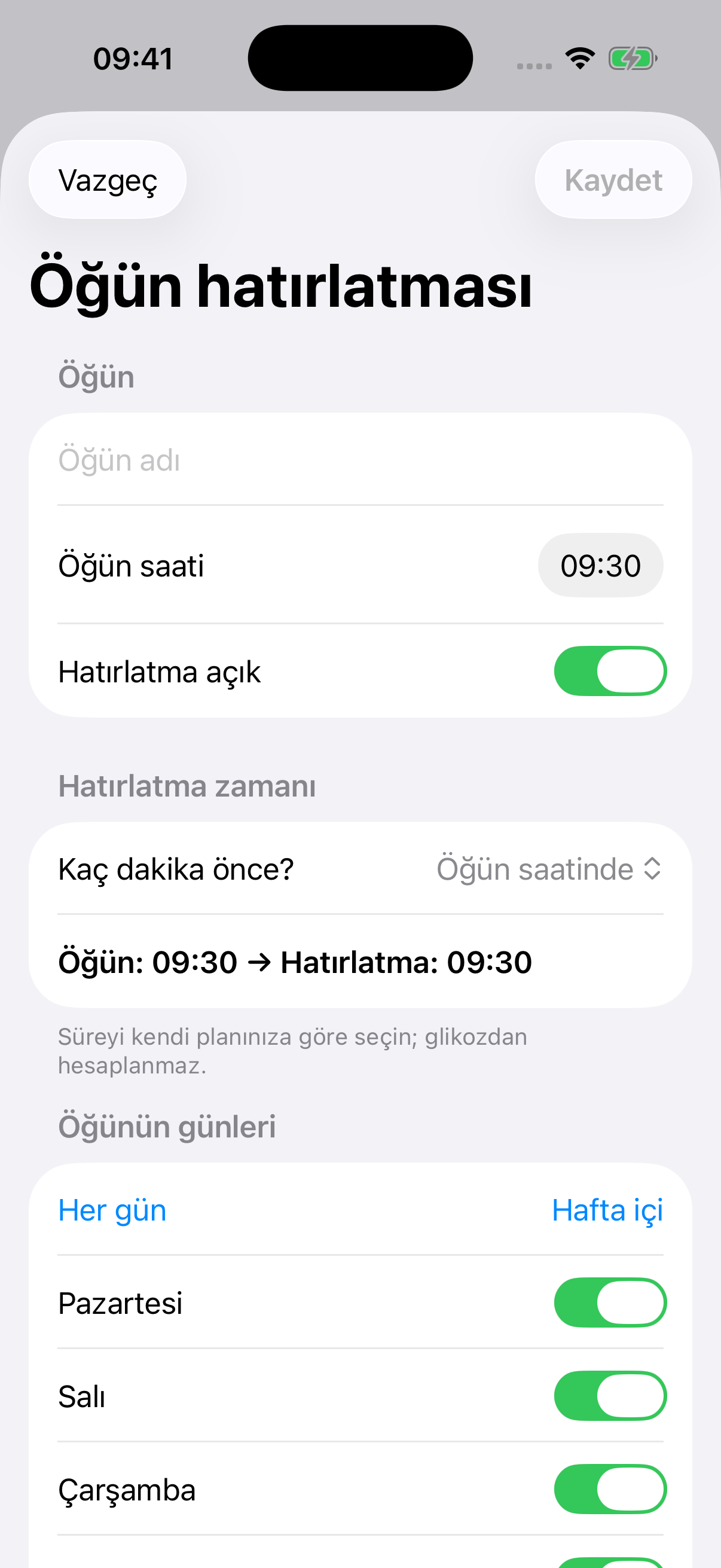 Gerçek uygulamada Öğün hatırlatması formu: ad, saat, hatırlatma zamanı ve tekrar günleri.